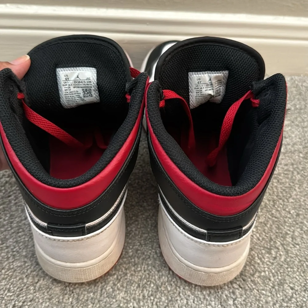 Air Jordans size- Youth 6 - Picture 5 of 9
